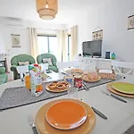 Quinta Dos Pinheiros Apartment