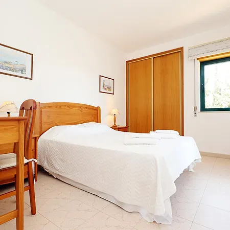 Quinta Dos Pinheiros Apartment