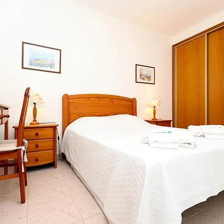 Quinta Dos Pinheiros Apartment *