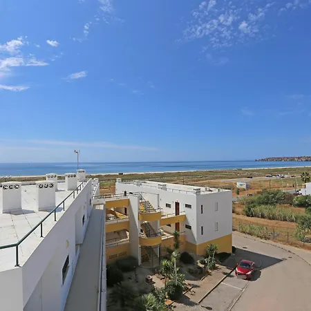 Quinta Dos Pinheiros Apartment *