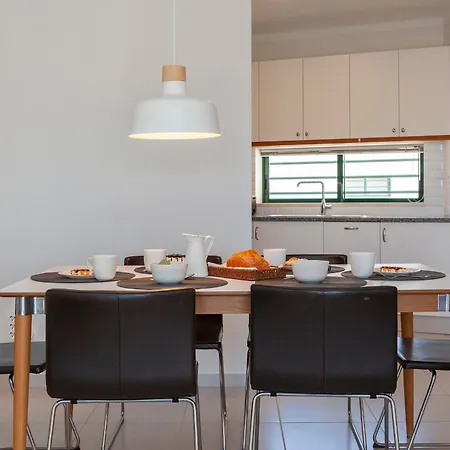 Quinta Dos Pinheiros לאגוּ‏ש
