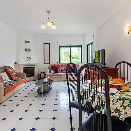 Quinta Dos Pinheiros דירה