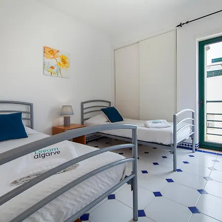 Quinta Dos Pinheiros Apartment *