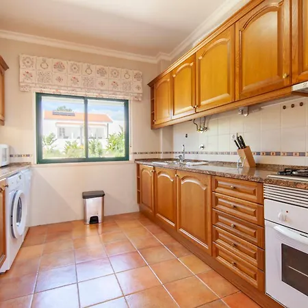 Quinta Dos Pinheiros Apartment *