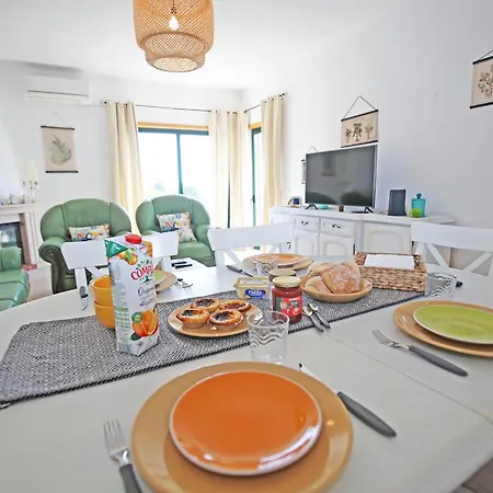 Quinta Dos Pinheiros شقة