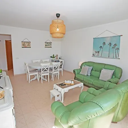 Quinta Dos Pinheiros شقة
