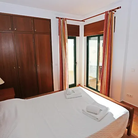 Quinta Dos Pinheiros * لاغوس