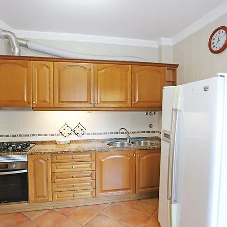 Quinta Dos Pinheiros * لاغوس